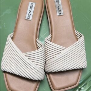 Steve Madden Cream Textured Cross‑Band Slide Sandals